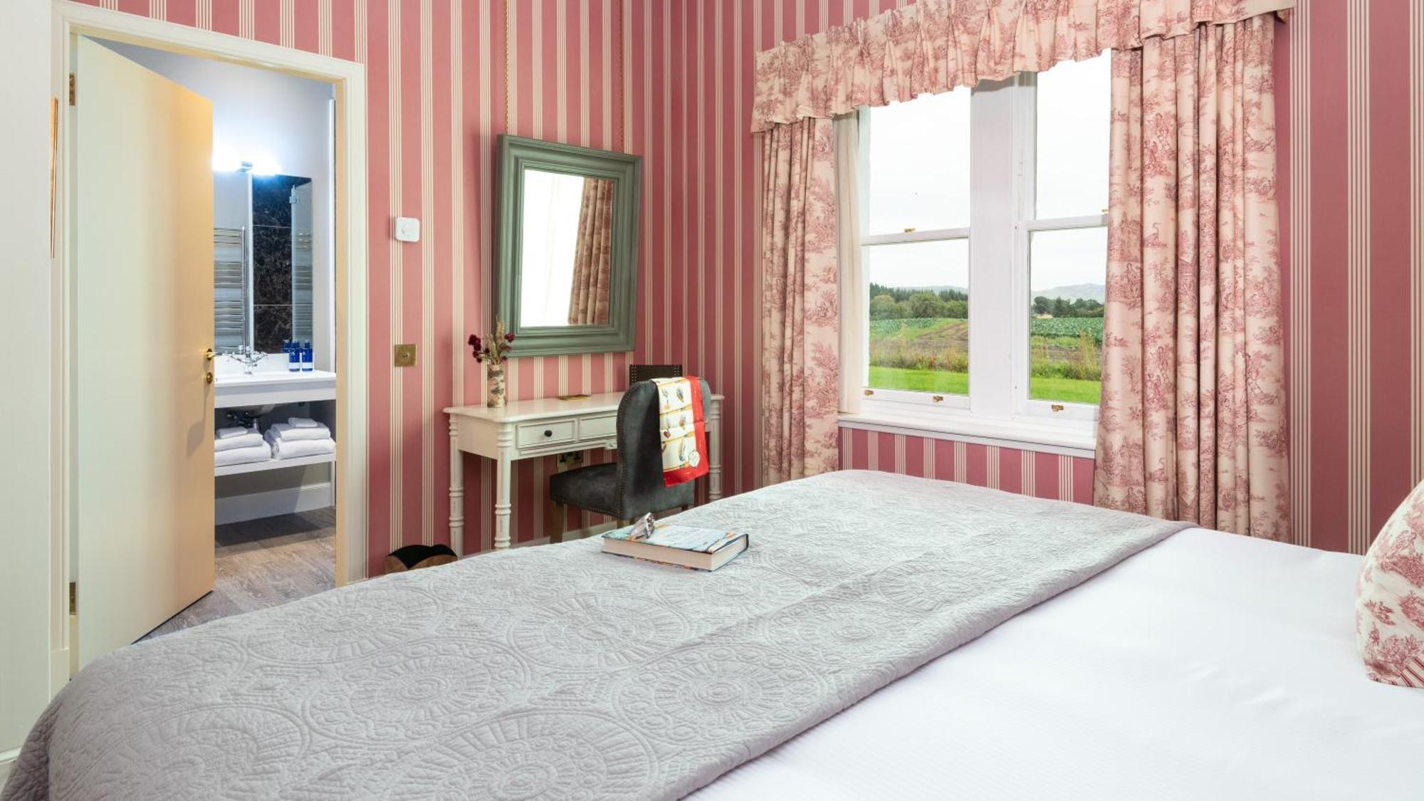 Meikleour Arms Hotel & Restaurant Buitenkant foto